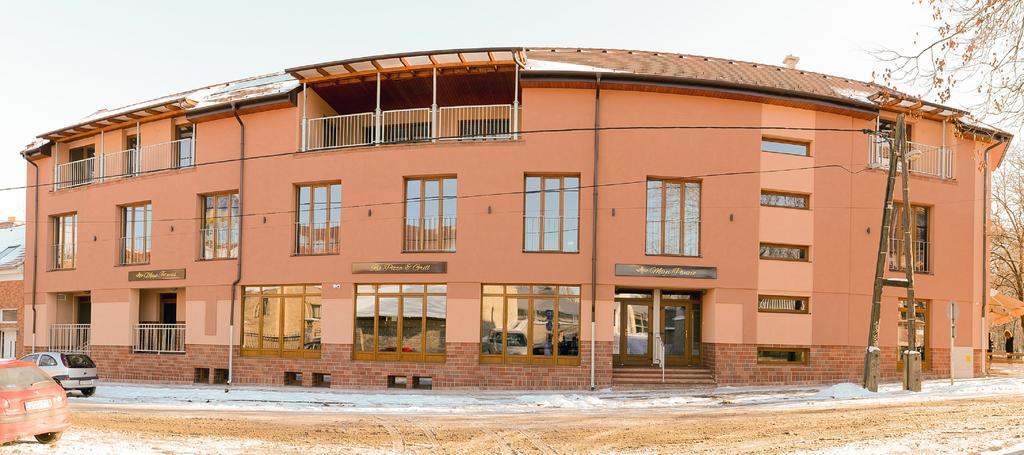 Maya Panzio-Rezidencia Szeged Bagian luar foto